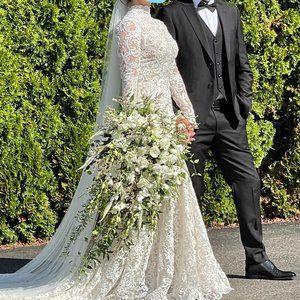 Monique Lhuillier Wedding Gown